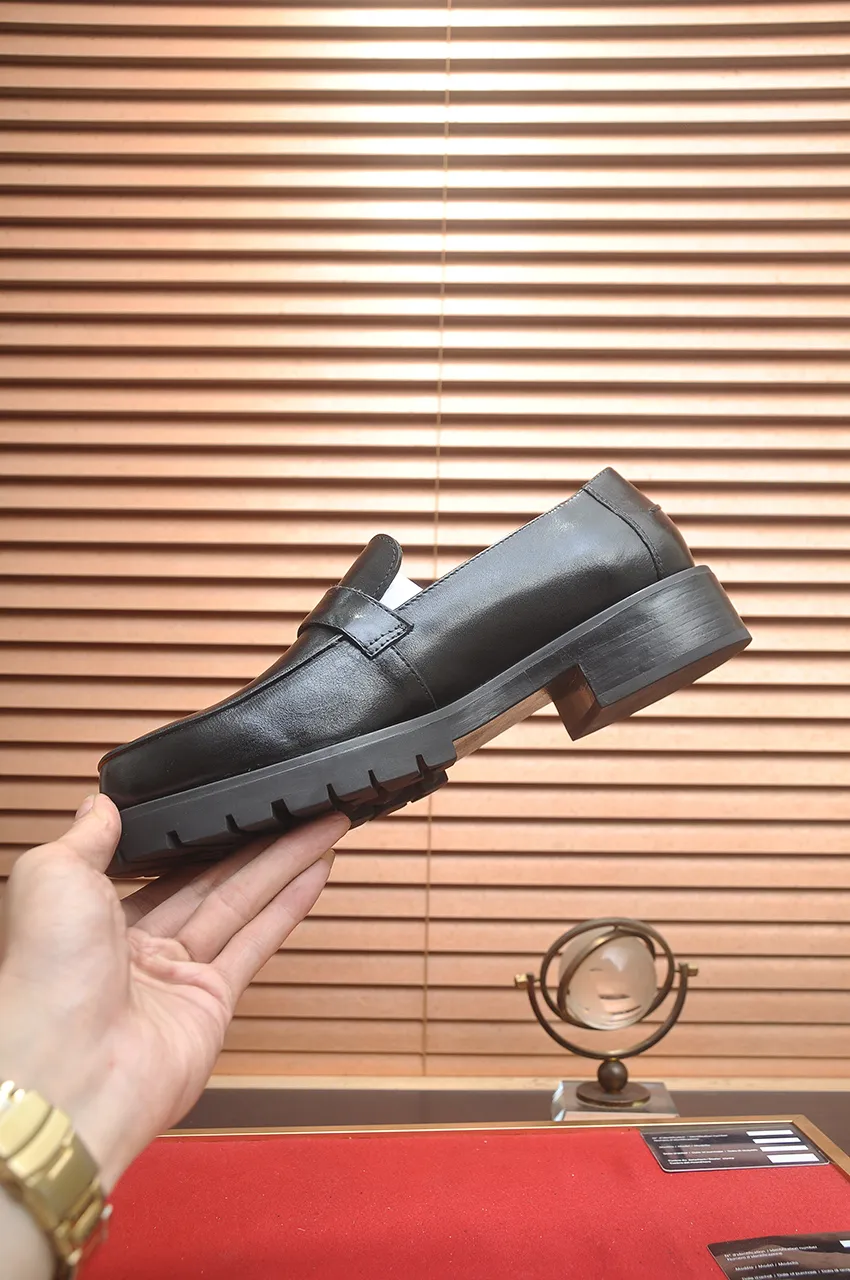 Factory price 500💶[HERMES] (cowhide lining)🍀Italian top luxury🍀He does not pursue novel styles and gorgeous colors, but attracts the favor of successful men with his flawless, elegant and classic style. Formal leather shoes This very comfortable, simple and stable style allows you to easily match any style! The pattern is absolutely 1:1 refined from the original case, and we strive for excellence in materials, imported cowhide + cowhide lining💪💪💪extraordinary texture👍! Code number: 38-45 (45 customized)